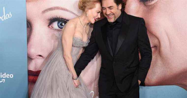 Nicole Kidman sublime in a strapless dress on the arm of Javier Bardem, elegant cinema couple