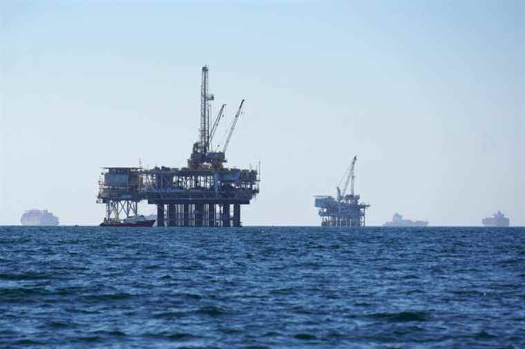 Oil in slight decline in the face of Omicron risk