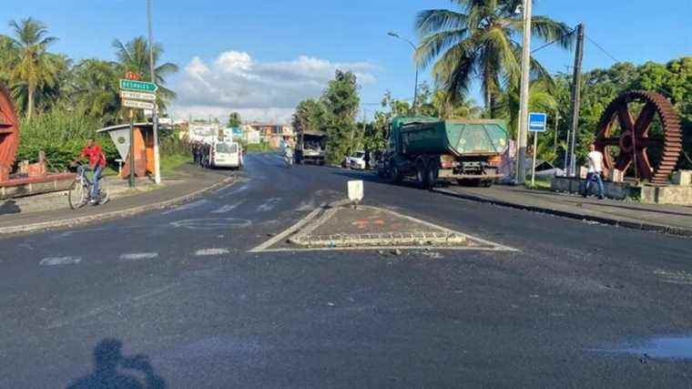 One of the biggest roadblocks in Guadeloupe has been dismantled by the police