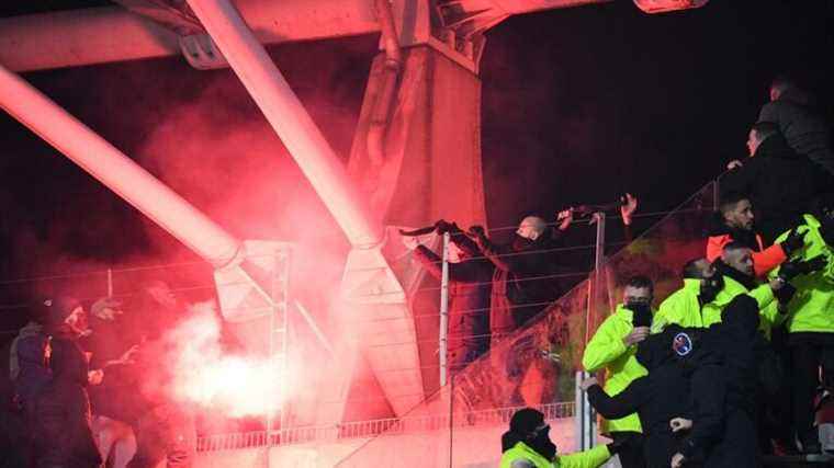 Paris FC-Lyon match stopped after incidents between supporters