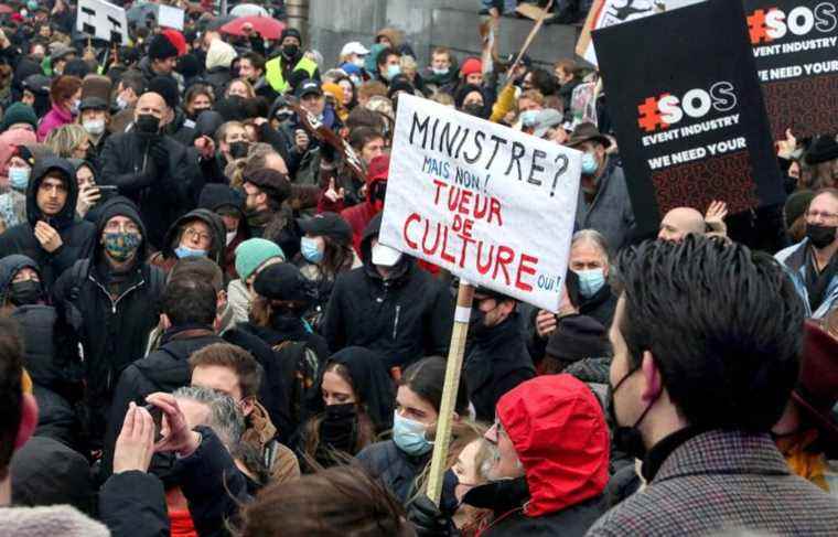 Performance venues: the cultural community protests in Europe, but not in Quebec