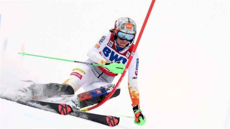 Petra Vlhova in the lead, Nastasia Noens behind … Relive the first round of the Lienz slalom