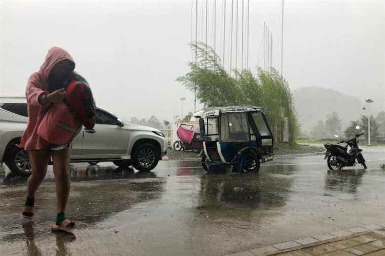 Philippines |  Thousands of people flee from Typhoon Rai