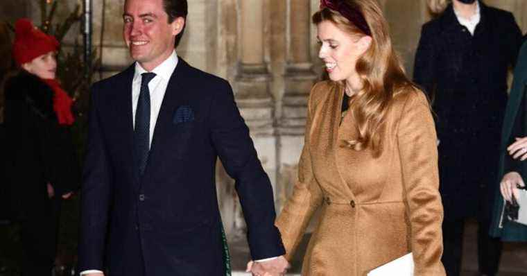 Princess Beatrice looks for Christmas … facing Pippa Middleton, dressed the same!