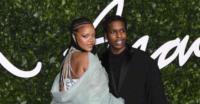 Rihanna pregnant with her first child?  The rumor swells …