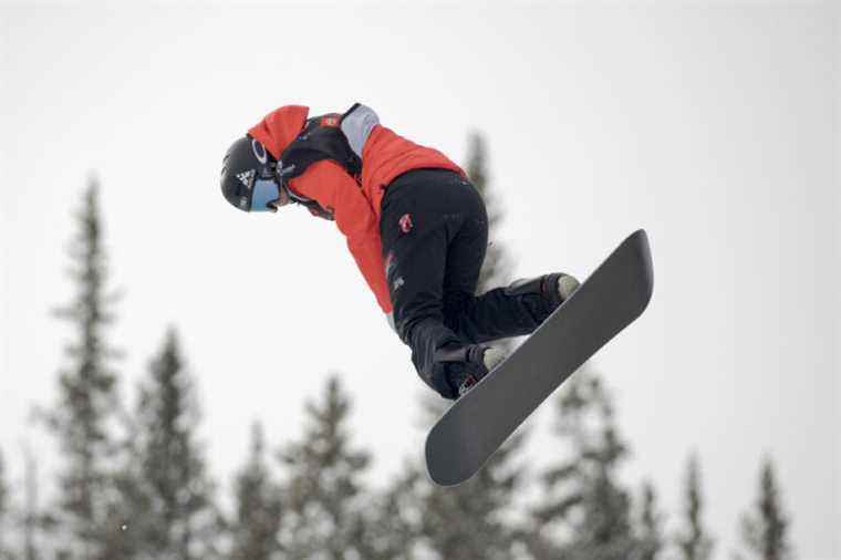 Snowboarding |  Elizabeth Hosking walks close to the podium at Copper Mountain