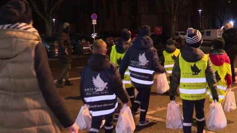 Solidarity: young footballers distribute packed lunches to homeless people in Mulhouse