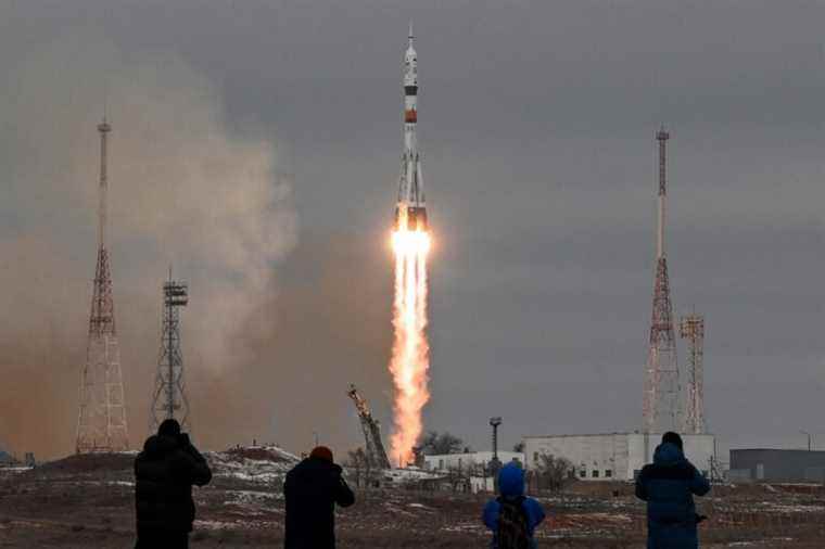 Soyuz rocket carrying Japanese billionaire takes off for ISS