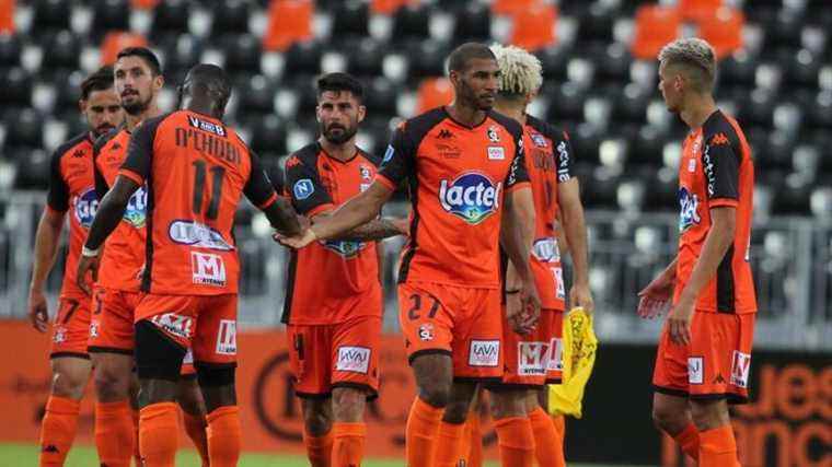 Stade Lavallois footballers resume training before a trip to the Red Star