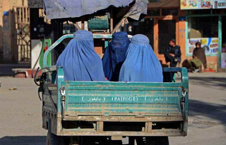 Taliban forbid long journeys unaccompanied for women