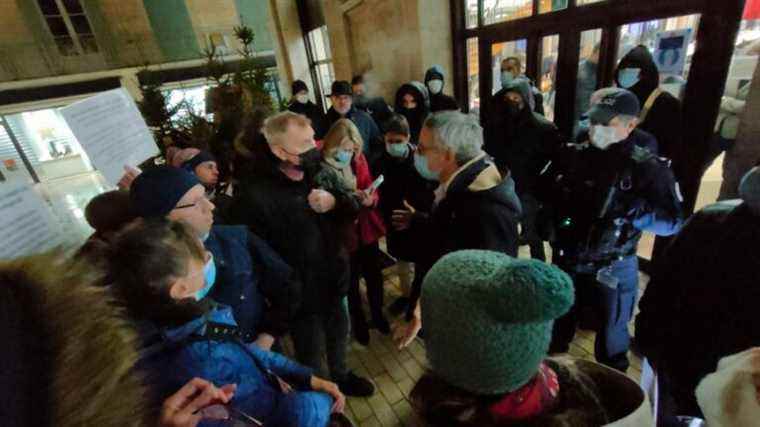 Tensions between the mayor of Bourgoin-Jallieu and municipal agents at the start of the municipal council