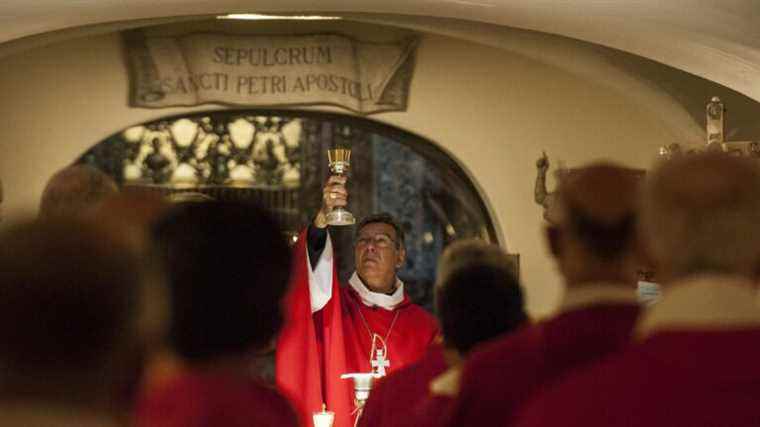 The Pope accepts the resignation of the Archbishop of Paris, Michel Aupetit, who admitted to having had “ambiguous behavior” with a woman