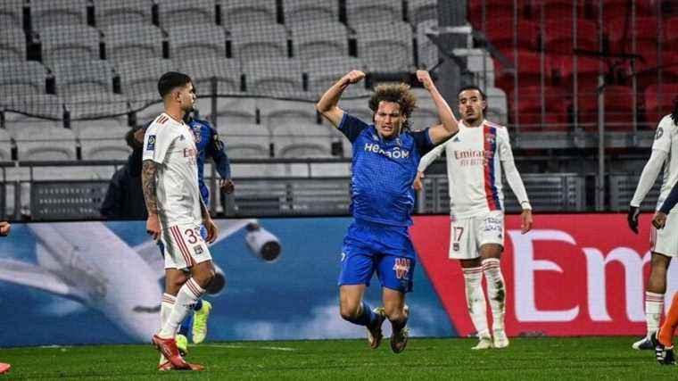 The Stade de Reims offers itself a prestigious success at the last minute in Lyon (1-2)