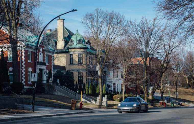 The new mayor of Outremont intends to revise the parking policy