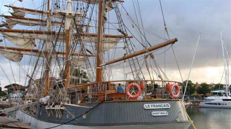 The sailboat “Le Français” on a stopover in Rouen for a month, as part of the Armada 2023