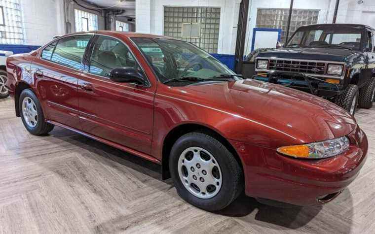 This 2003 Oldsmobile Alero is a real time capsule!