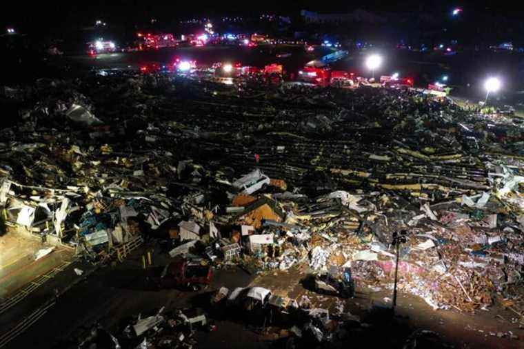 Tornadoes in the United States |  At least 50 dead in Kentucky, nearly 100 trapped in Illinois