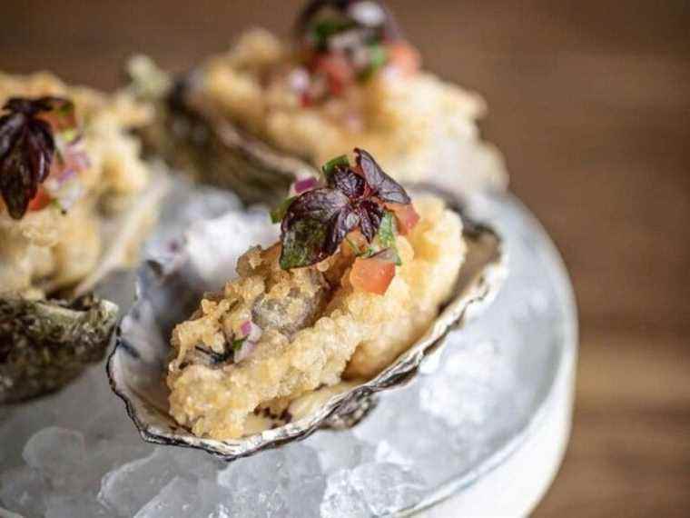 Tzantza tempura oysters