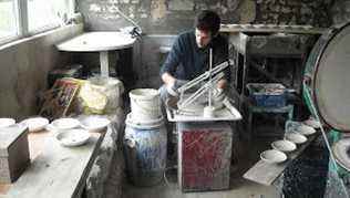 Vassili Caille, ceramic potter in La Rochelle