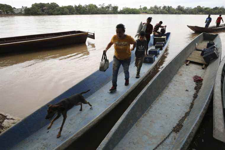 Venezuela |  A boat carrying at least nine people wanted