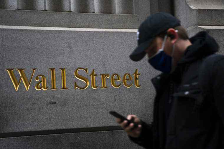 Wall Street slightly up in a quiet market