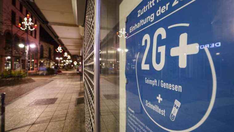 What is the German “2G +” rule that the French government is studying?