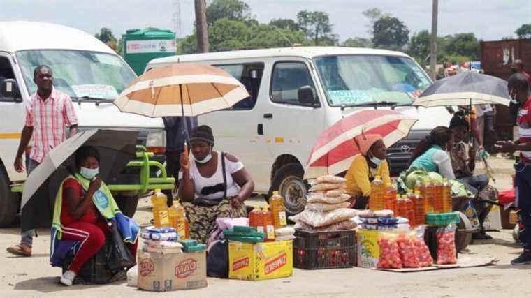 Zimbabwe imposes a ten-day quarantine on visitors