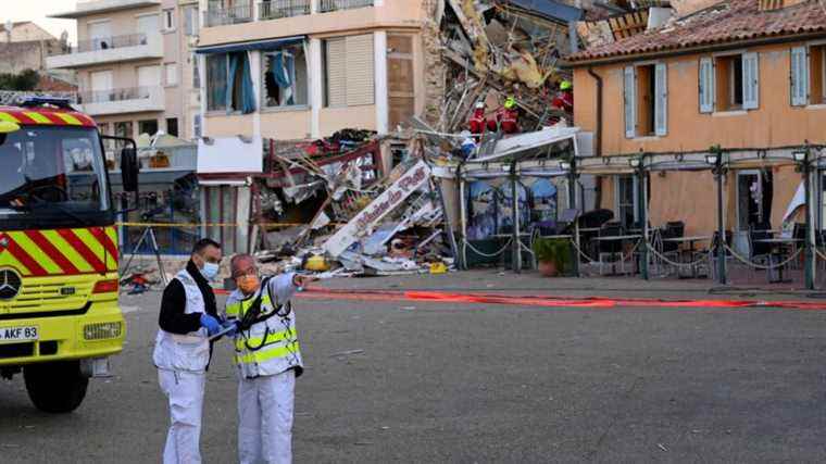 a building collapses following a gas explosion in Sanary-sur-Mer