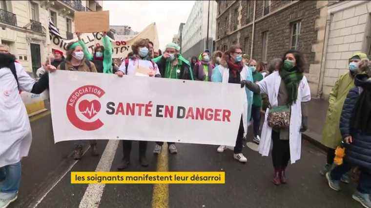 at the end of the line, caregivers are demonstrating all over France