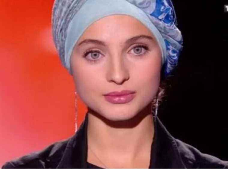 exit the turban, the singer appears in a tight gala dress on Instagram