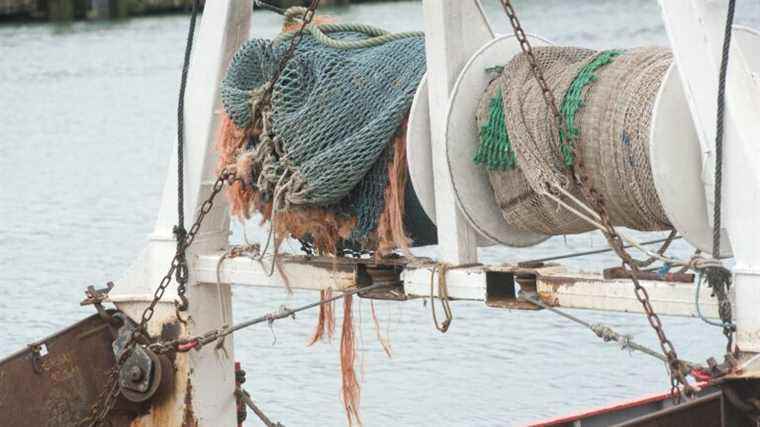 fishermen block Dutch boats at the port of Boulogne-sur-mer