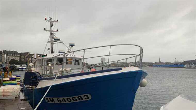 for fear of losing their license, French fishermen do not change their boats