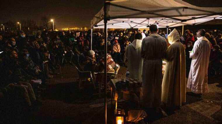 in Calais a hundred people gathered for a Christmas mass celebrated by the Bishop of Arras