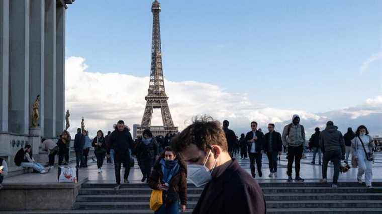 in Paris, wearing a mask will again be compulsory on public roads from Friday