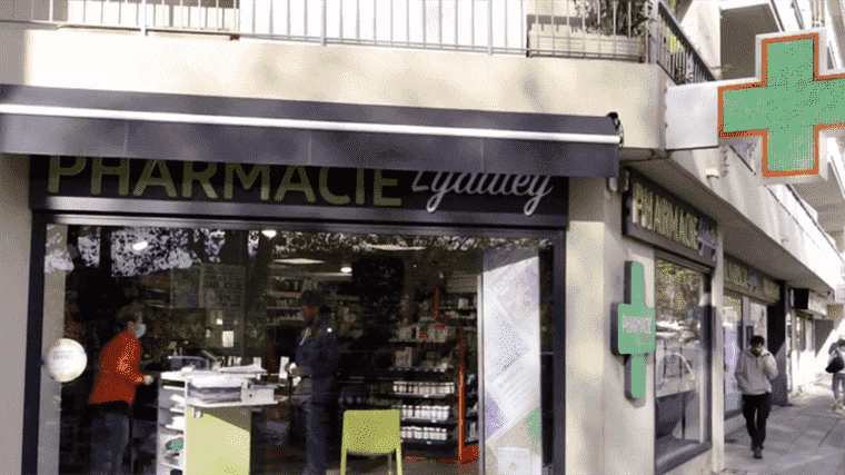 pharmacies encouraged to open on Sundays to vaccinate