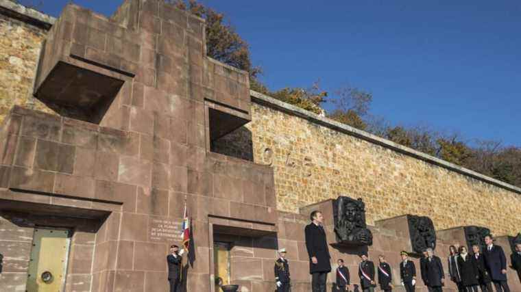 the Mont-Valérien memorial degraded by an anti-health pass inscription