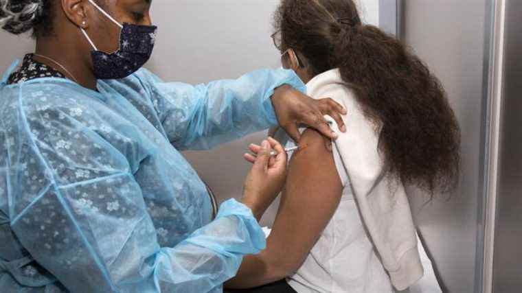 66,000 people received a first dose of vaccine on Wednesday, a record since October 1