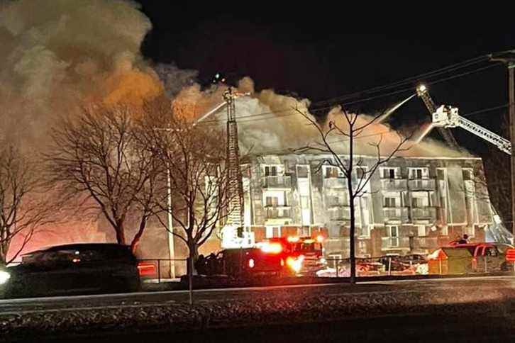 A major fire ravages a building in Saint-Jean-sur-Richelieu