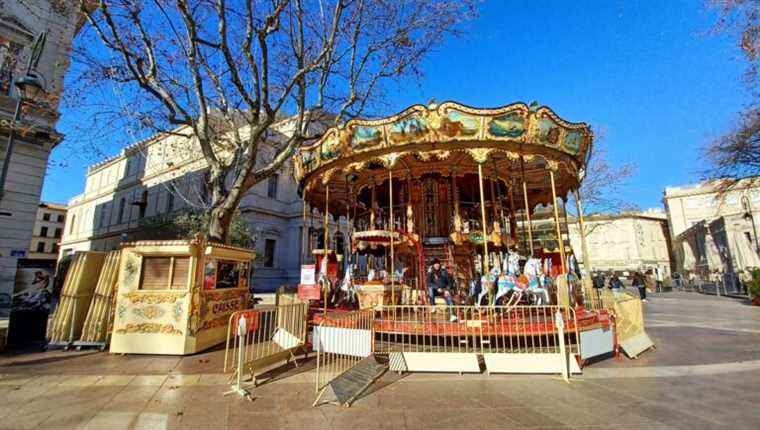 AVIGNON / The carousel of the Place de l’Horloge