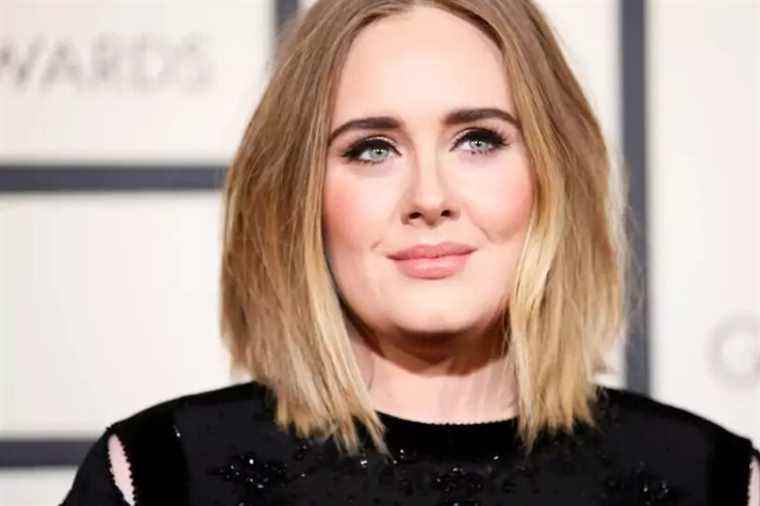 Adele postpones her series of shows in Las Vegas