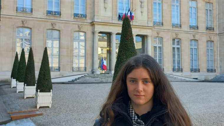 Anaé, student of Montlouis, behind the scenes of the Elysée