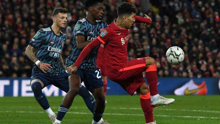 Arsenal hold off Liverpool in semi-final first leg