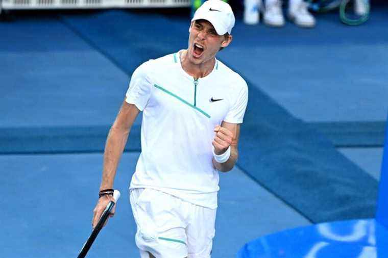 Australian Open |  Shapovalov defeats Zverev to advance to quarter-finals