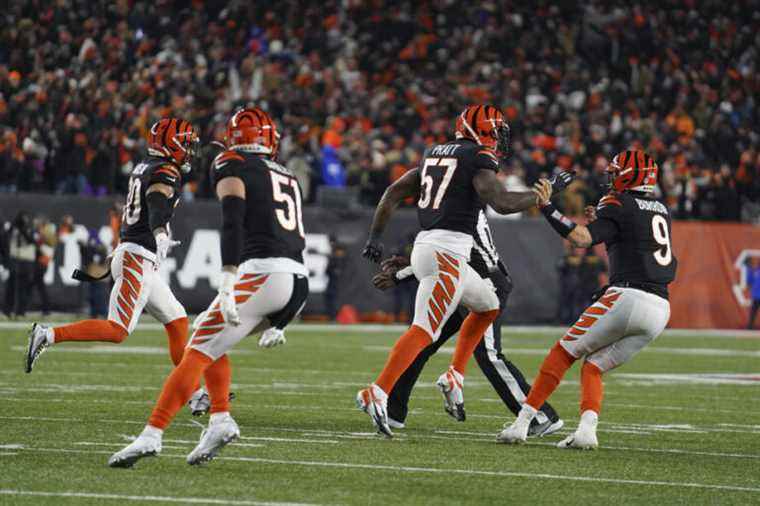 Bengals defeat Raiders, ultimately win playoff game