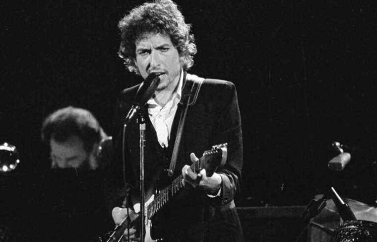 Bob Dylan sells his entire music catalog to Sony