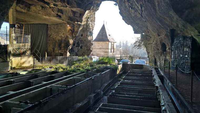 Brantôme salmon farming in a troglodyte cave