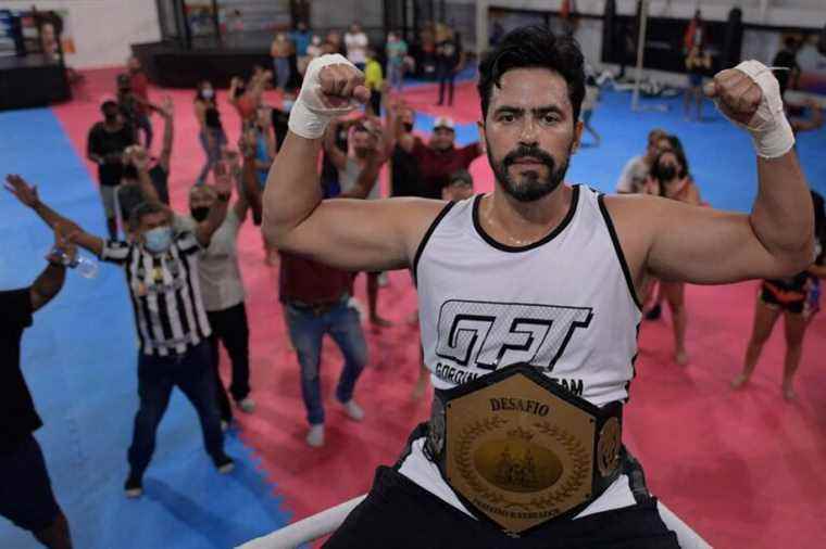 Brazil |  A mayor pretends to be Rocky to promote his boxing gym