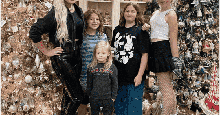 COVID-19 – Tori Spelling her five infected children, “I am devastated”