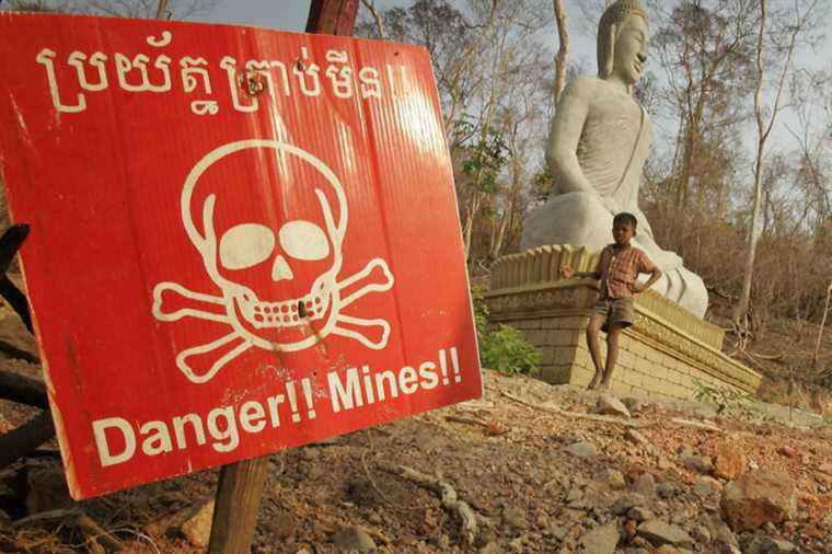 Cambodia |  Minesweepers killed while attempting to defuse anti-tank mines