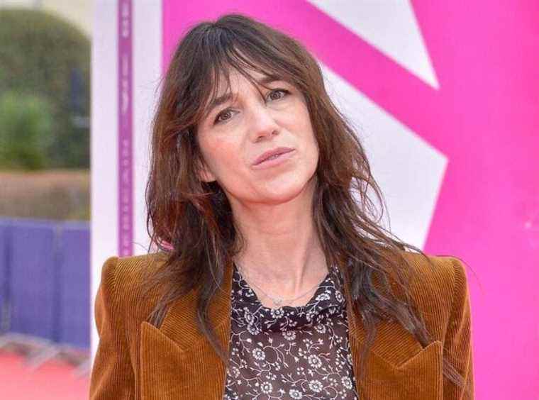 Charlotte Gainsbourg balances on her beauty “much more thankless” than that of her mother